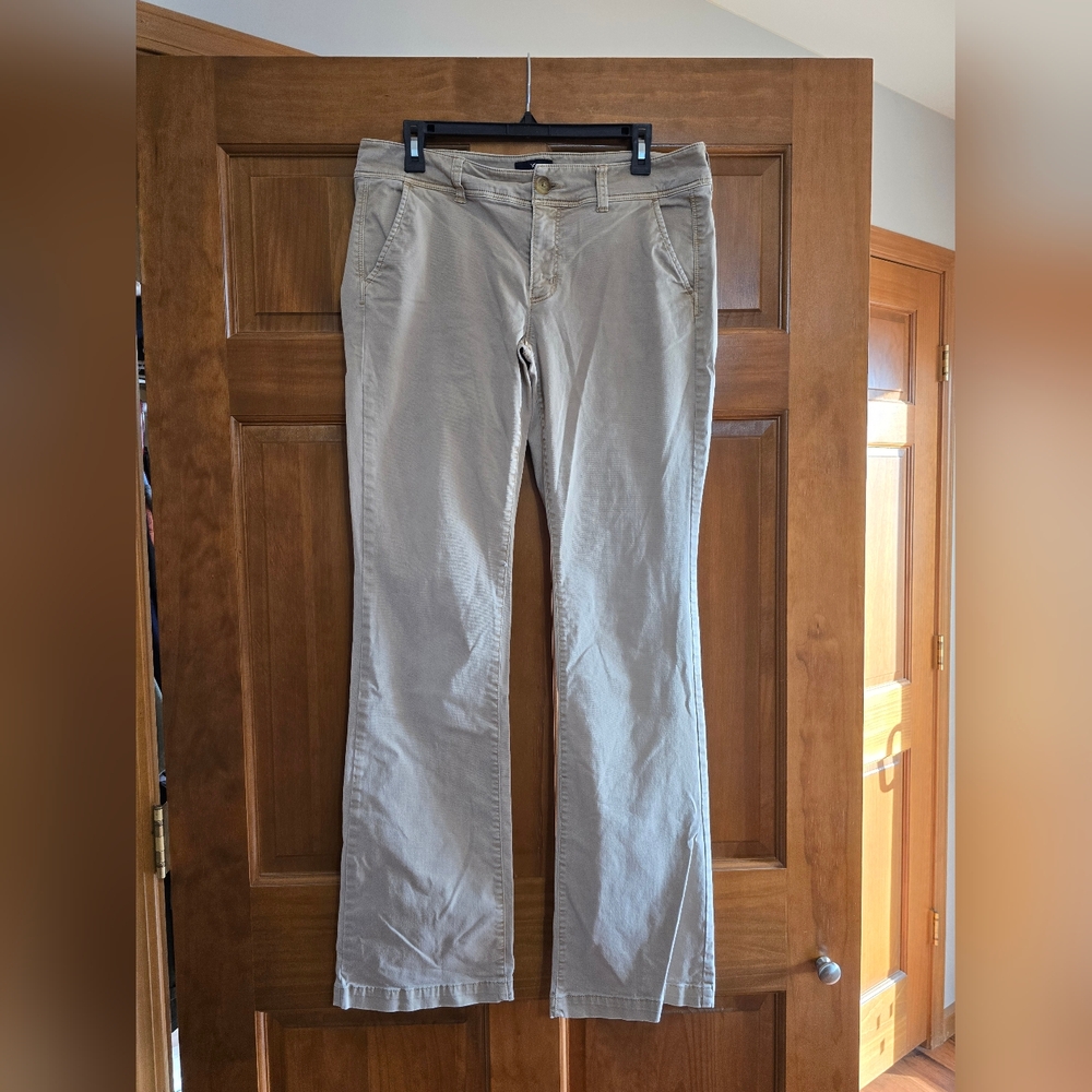 American Eagle Women’s Beige Kick Boot Cut Stretch Chino Pants